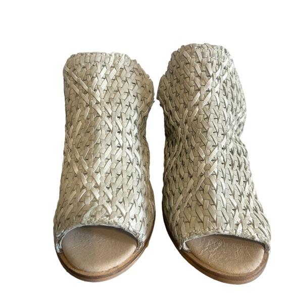 Very Volatile Los Angeles Veronique Color Stone Peep Toe Heeled Sandal NWB 8 - Picture 2 of 6